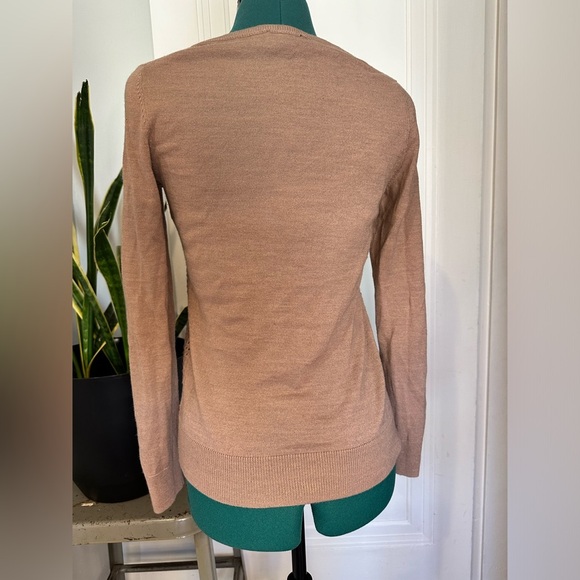 The Limited Merino Wool Blend, Light, tan mauve, V-Neck Sweater.  Size S - Picture 6 of 10